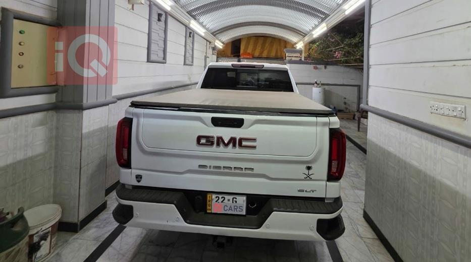 GMC Sierra